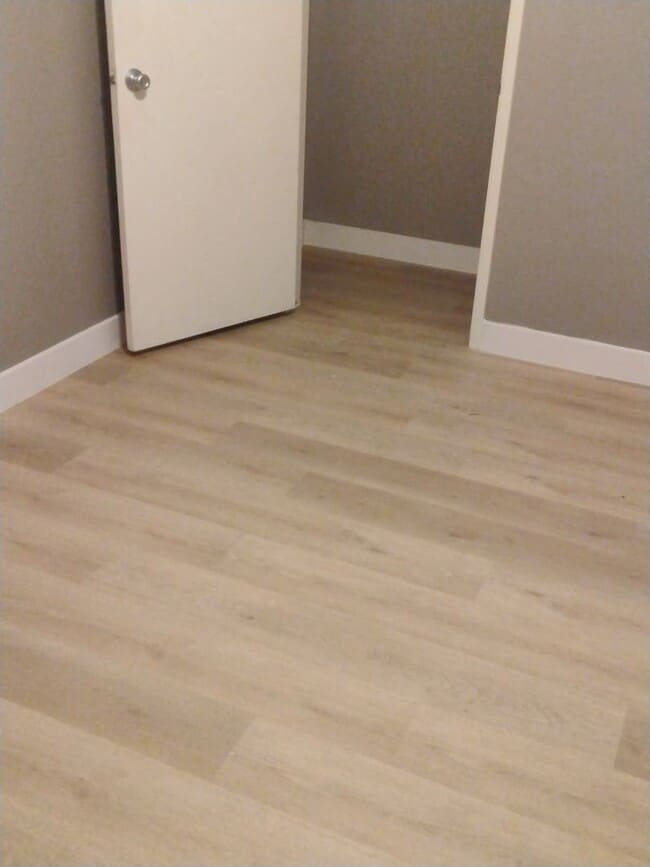 Building Photo - $1,250 For Lease-1 Bedroom-1 Bath Apt in Triplex With Private Yard-Washer & Dryer in Phoenix 85008 !