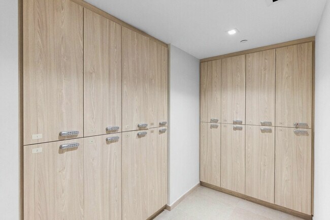 Building Photo - 225 N Miami Ave