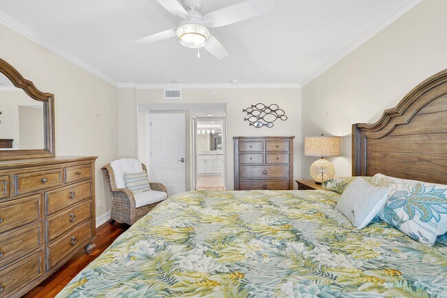 Building Photo - 33 Comares Ave