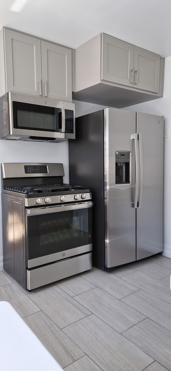 Kitchen - 1958 Carmen Ave