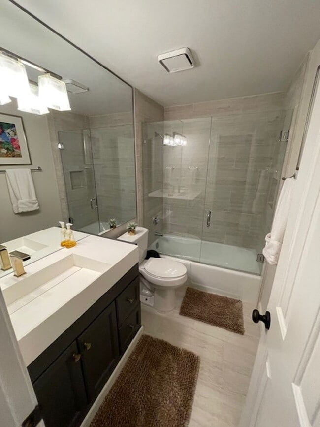 Building Photo - Stunning Furnished 3 Bedroom 3 Bath Condominium ON Piedmont Park!