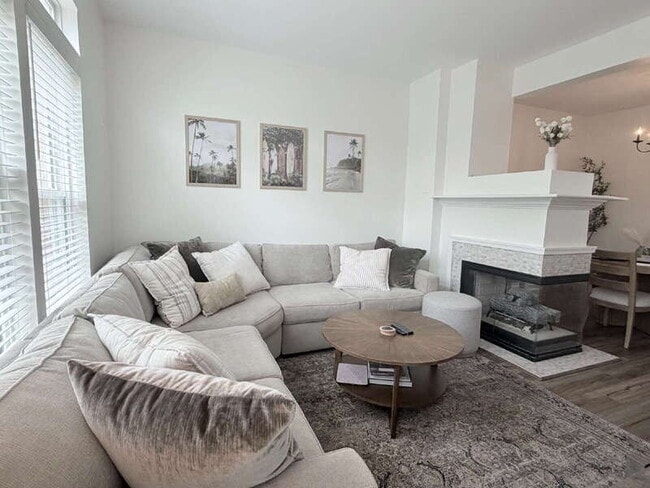 Building Photo - 978 Harrison Cir