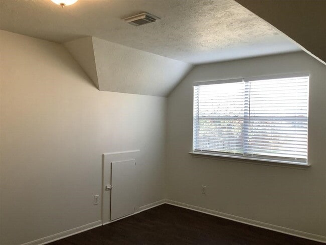 Building Photo - 13318 Hilltop Cir