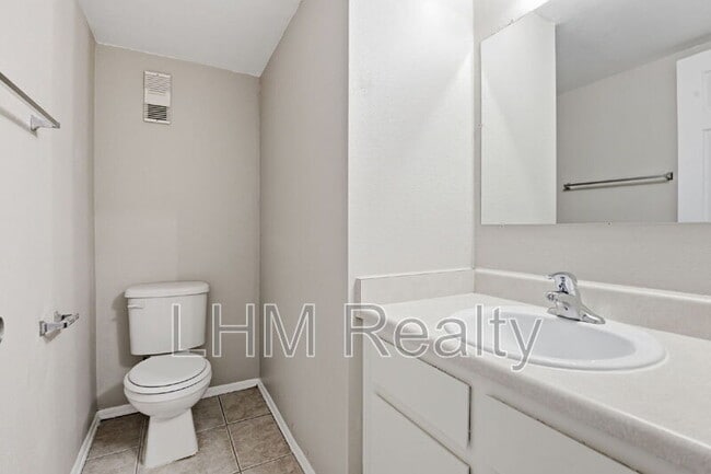 Building Photo - 860 E Brown Rd