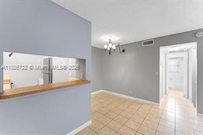 Building Photo - 1018 Twin Lakes Dr