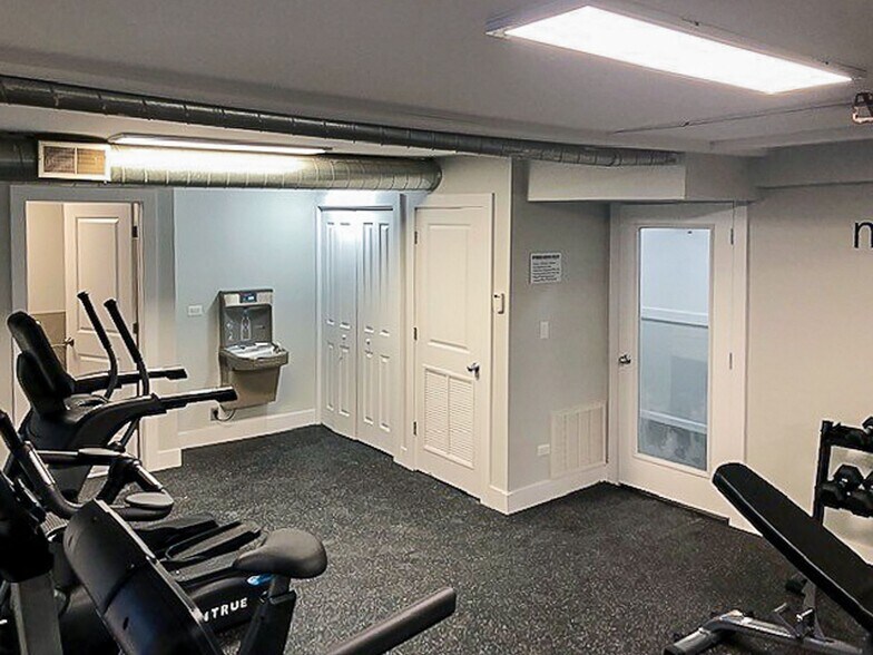 Building Photo - 2523 W Leland Ave