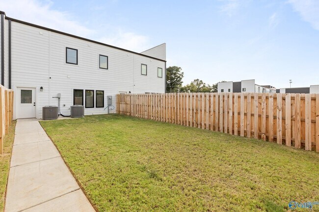 Building Photo - 2512 Freeman Rd SW