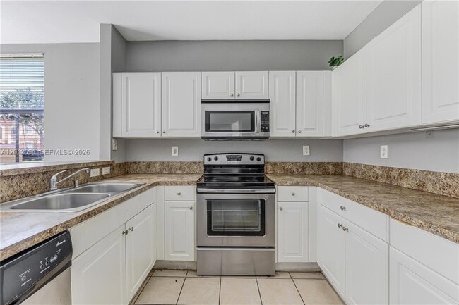 Building Photo - 3375 NE 15th Dr