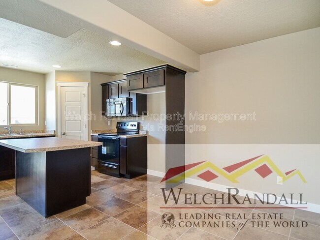 Building Photo - 2433 Wellington Dr