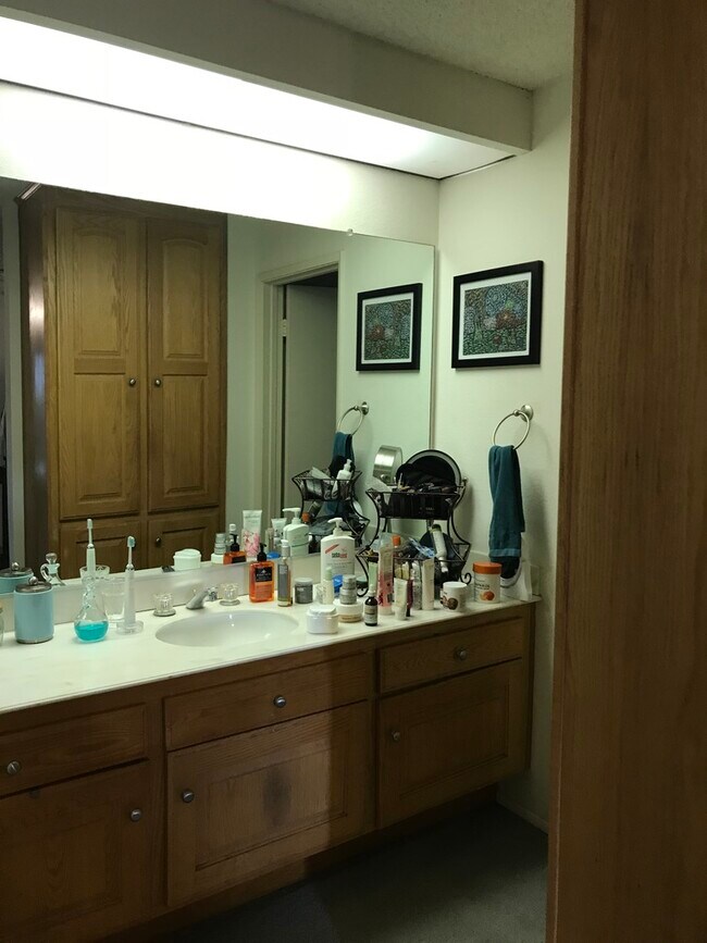 Master Bathroom - 21372 Brookhurst St