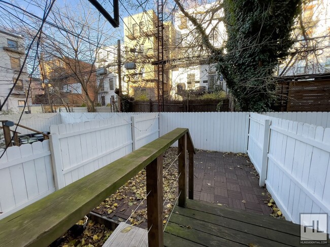 Building Photo - Carrol Gardens / Amazing Spacious 2-Bed 1-...