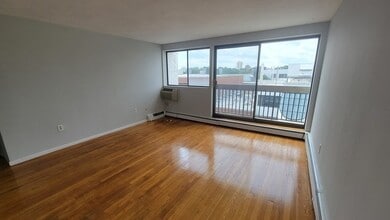 Building Photo - 1643 Cambridge St