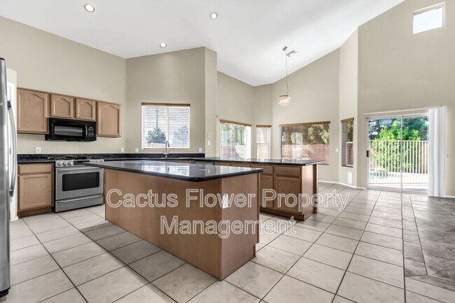 Building Photo - 2524 N Sunrise