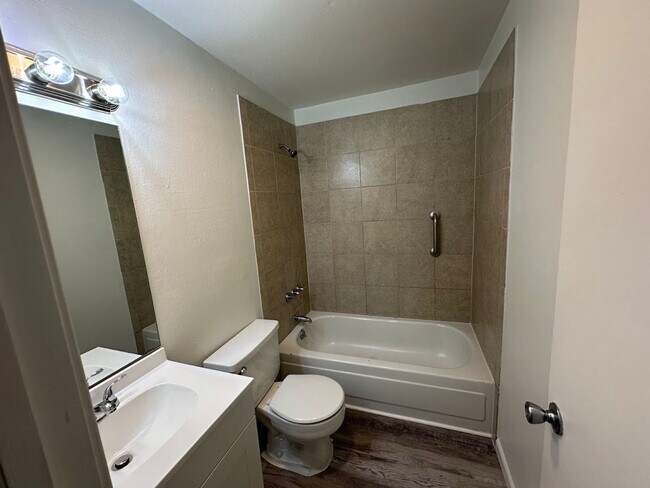 Building Photo - Aurora Rental | 3 Bedroom Home w/ Basement, Garage & Fireplace – Near Denver Commute