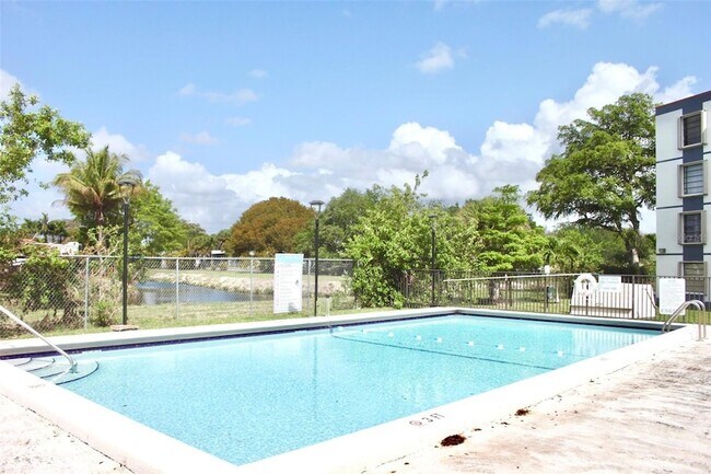 Building Photo - 5900 SW 127th Ave