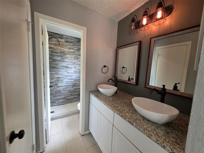 Building Photo - 1115 Rock Canyon Dr