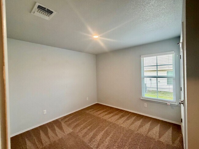 Building Photo - 1227 LEXINGTON Dr