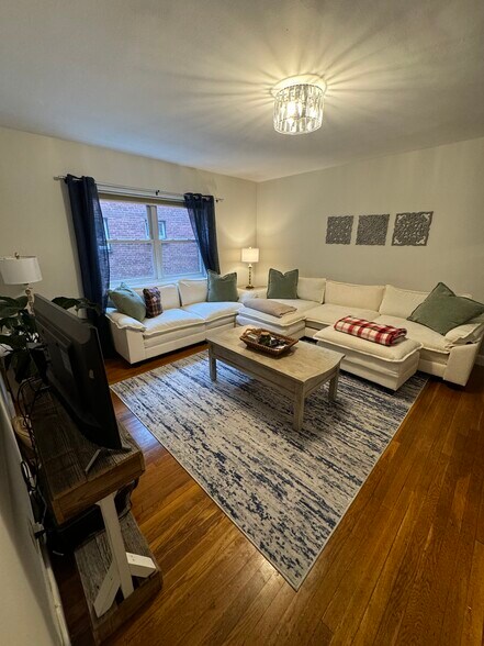 Building Photo - 63 Selkirk Rd