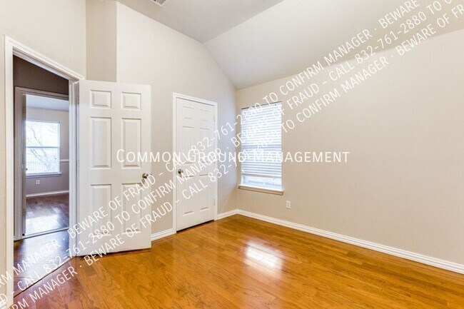 Building Photo - 815 Hickory St