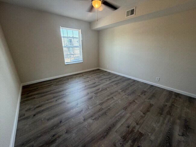 Building Photo - 3408 Balboa Ln