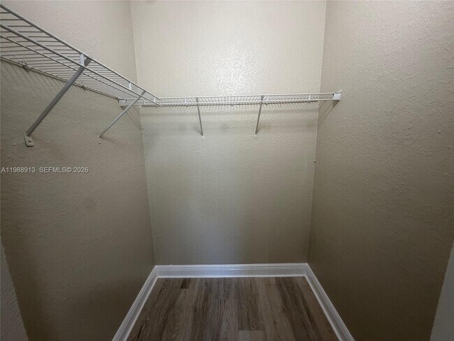 Building Photo - 2637 SE 16th Terrace