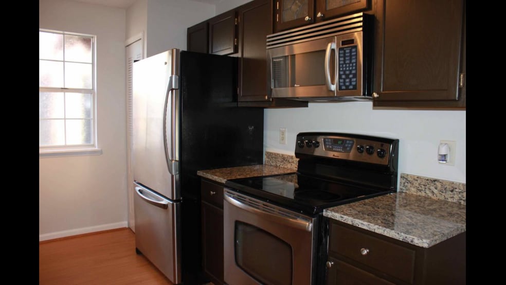 Building Photo - 1307 Red Deer Way