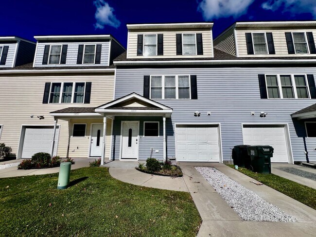 Primary Photo - Tri-Level Condo – Pets Welcome, Washer & D...