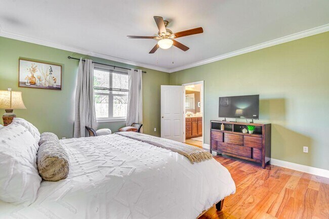 Building Photo - 895 Solimar Way