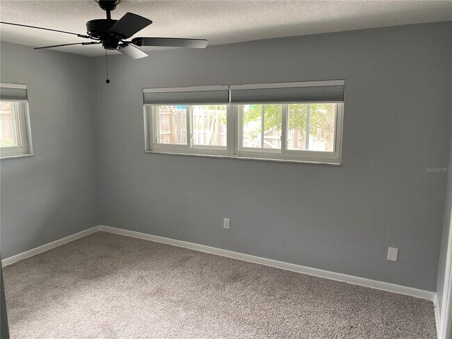 Building Photo - 701 Bluff View Dr