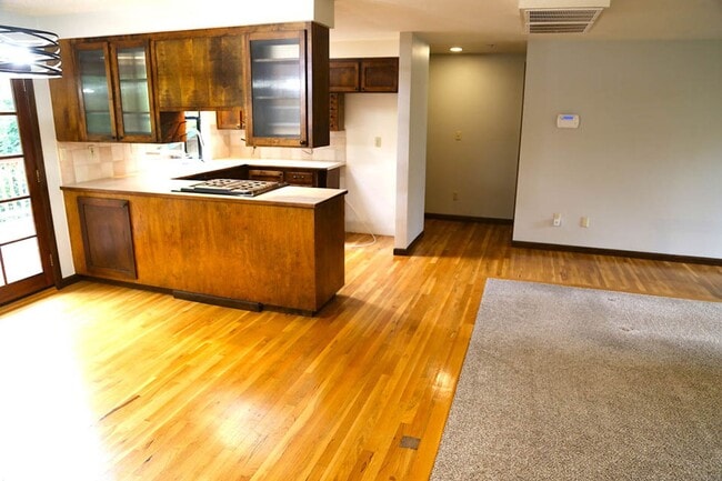 Building Photo - 4 bed 3 bath home, Lease through June 2027