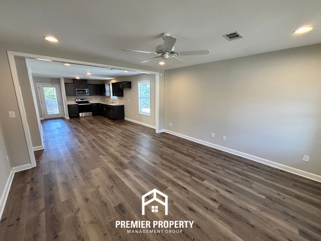 Building Photo - Spacious 4BR Home Near Tuscaloosa w/ 2-Car Garage, Covered Patio & Fenced Yard