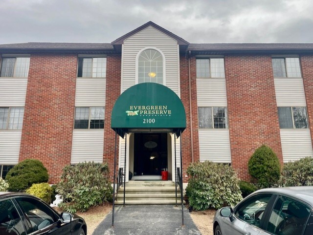 Building Photo - 2100 Skyline Dr