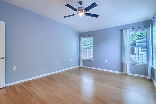 Building Photo - 1100 Emmitt Run