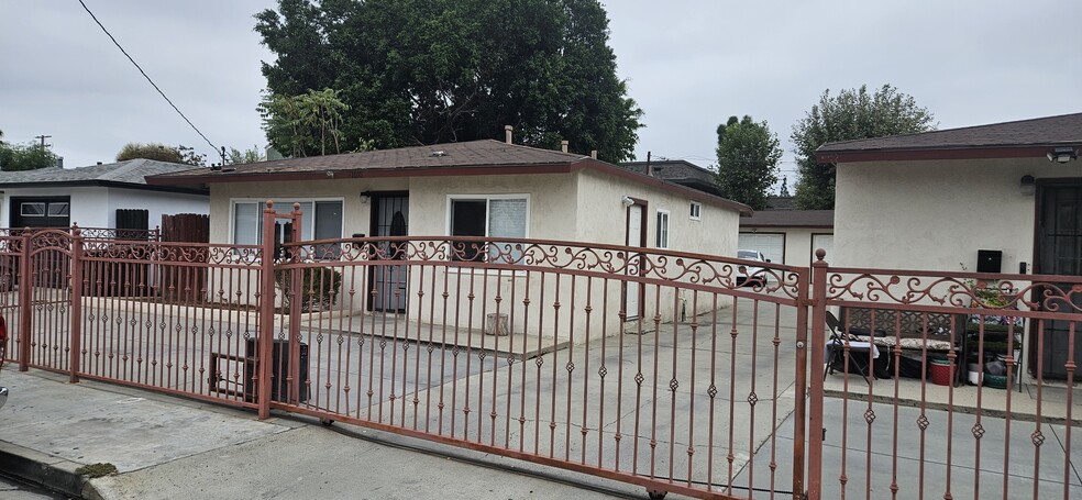 Building Photo - 1010 Wallgreen St