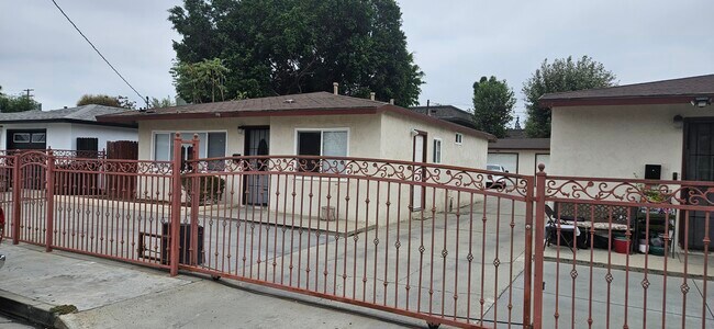 Building Photo - 1010 Wallgreen St