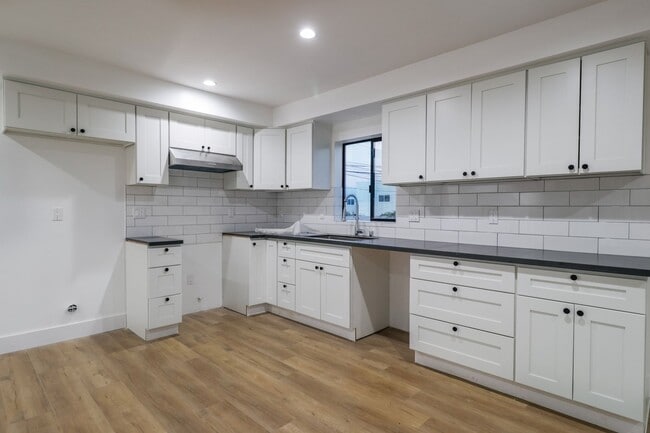 Building Photo - 4647 Pickford St