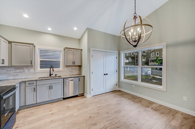 Building Photo - 525 Harrison Ave