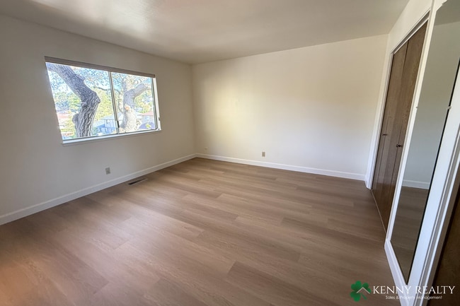 Building Photo - Updated 3 Bedroom, 2 Bathroom in Laurelwood Neighborhood San Mateo