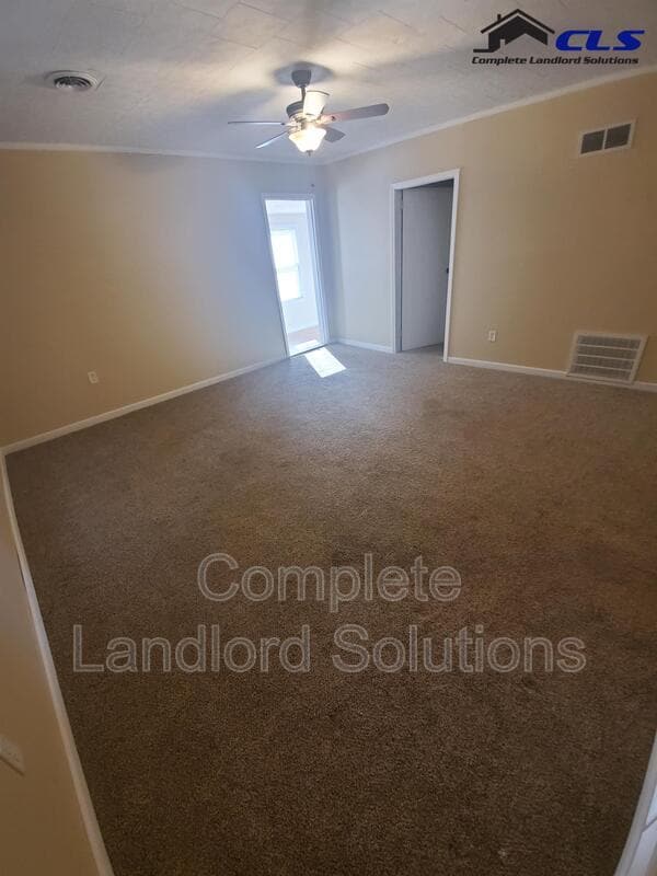 Building Photo - 824 E Harris St