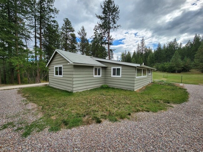 Building Photo - 2BDR/1BA Single-level Newly remodeled house in the country off of Rocky Point Rd.