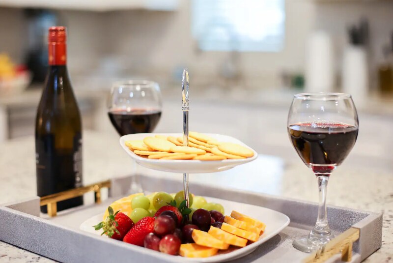 Enjoy an evening with friends, our home is located in Tobin Hill near the Pearl District - 850 E Erie Ave