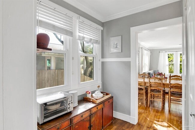 Building Photo - 1306 E Hernandez St