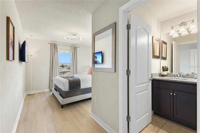 Building Photo - 1905 Majorca Dr