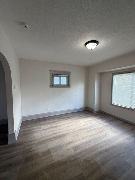 Building Photo - 1927 Merl Ave