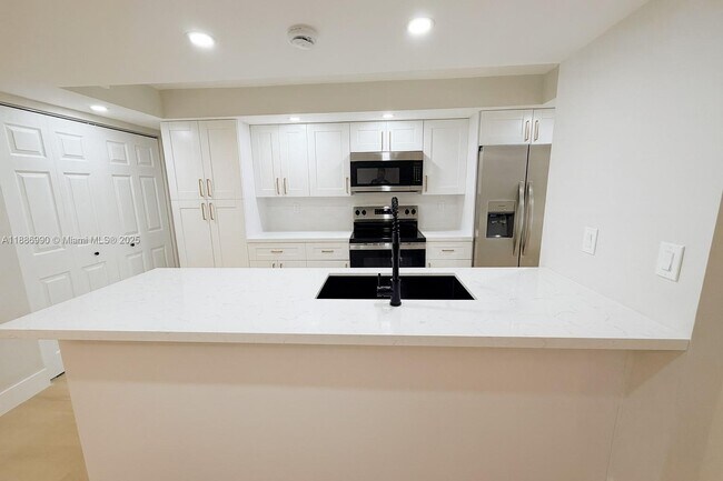 Building Photo - 7887 SW 105th Pl