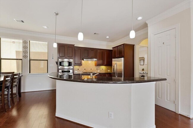 Building Photo - 5502 Lunia Ln