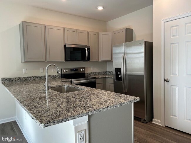 Building Photo - 115 Rae Ct