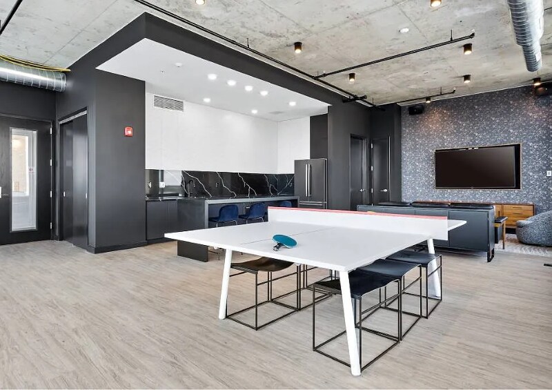 Building Photo - 4577 N Sheridan Rd