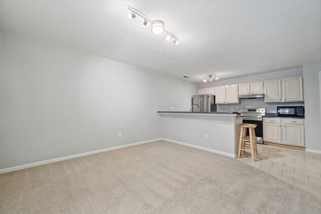 Building Photo - 901 Pine Mill Ct
