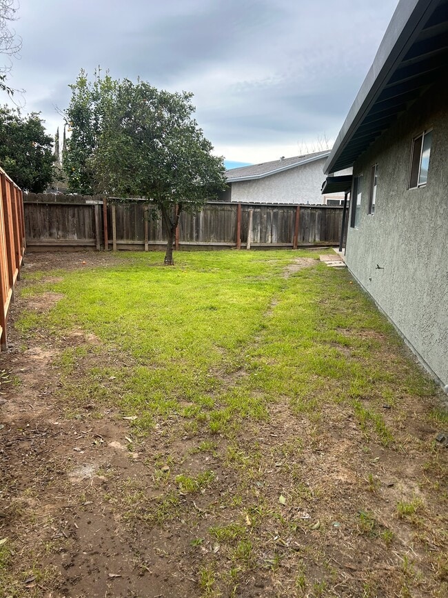 Building Photo - 1008 Shadow Ridge Dr